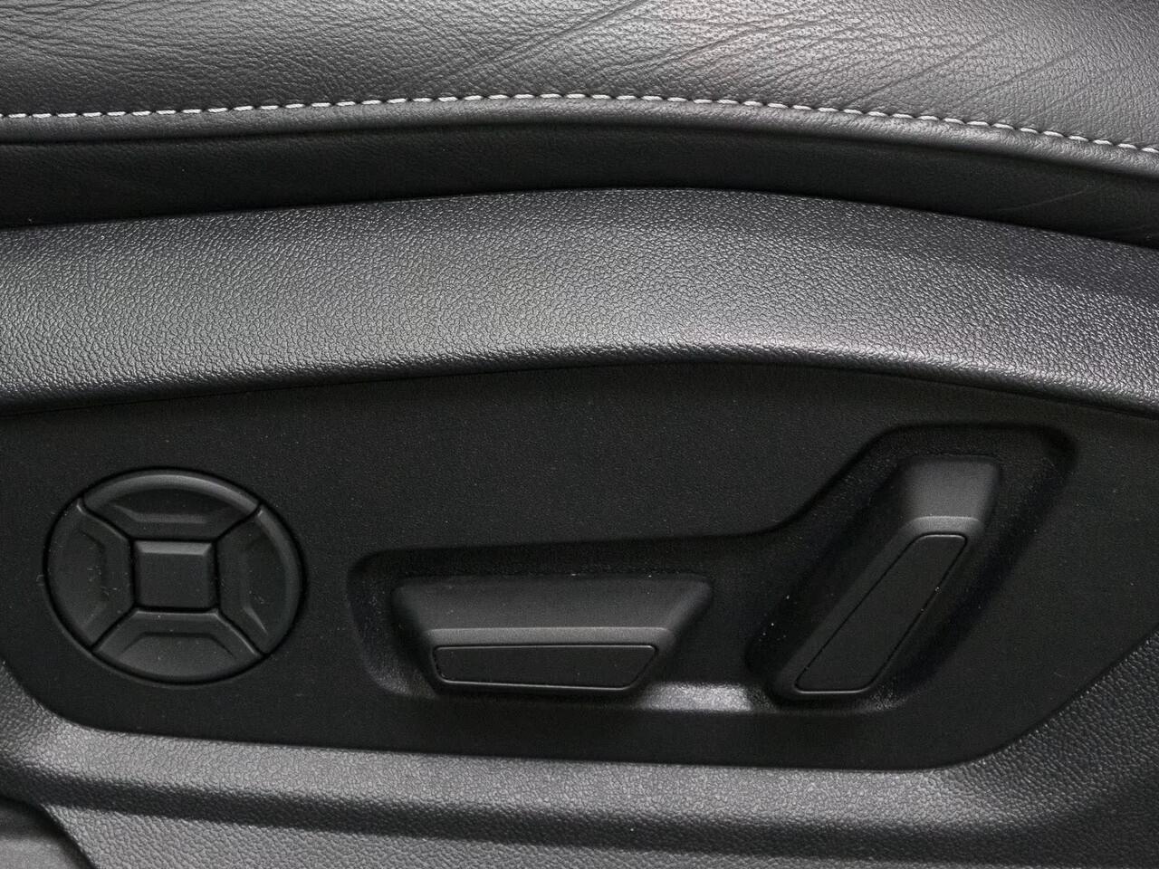 Audi Q7 50 TDI quattro S Line 286 PK Grijs Kenteken ACC Trekhaak Luchtvering Memory LED 20 Inch Black Pack