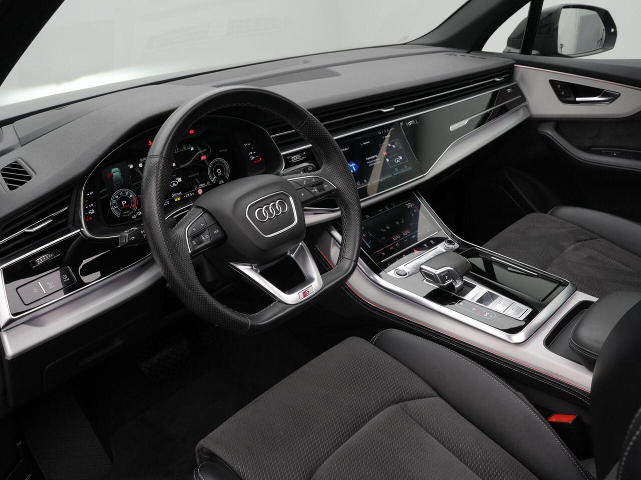 Audi Q7 55 TFSI e 381 pk Tiptronic quattro Pro Line S / S-Line | Panoramadak | Trekhaak | Head-Up Display | Rondomzicht camera | Carbon spiegelkappen | Zwart optiekpakket plus | 21 inch