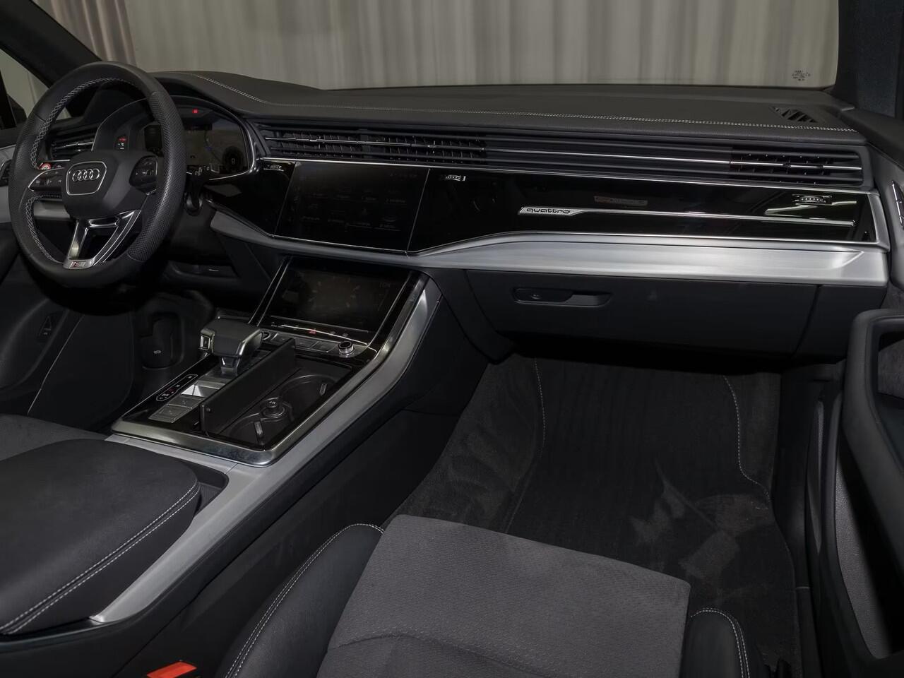 Audi Q7 50 TDI quattro S Line 286 PK Grijs Kenteken ACC Trekhaak Luchtvering Memory LED 20 Inch Black Pack