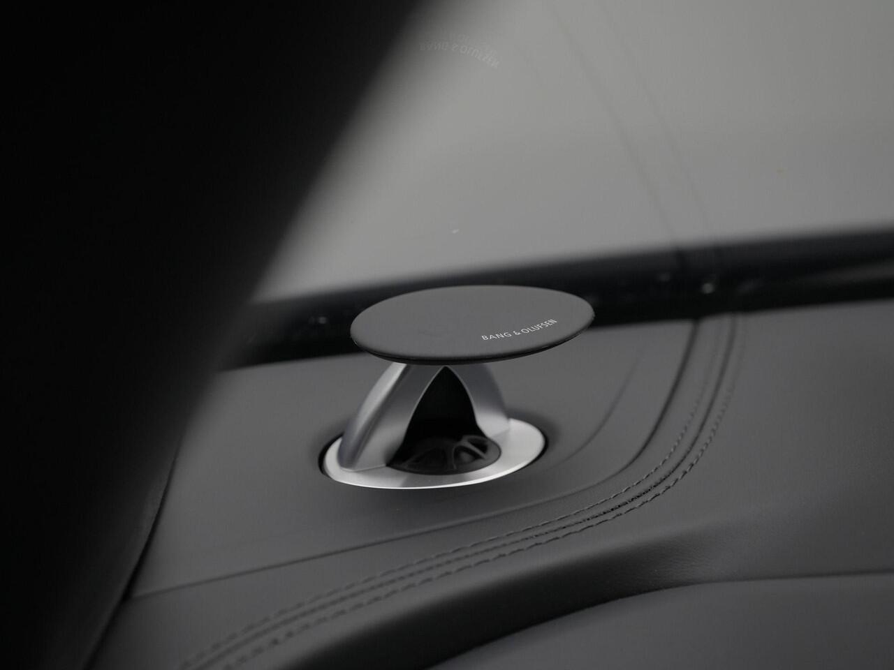 Audi Q7 7 pers. 50 TDI 286 pk tiptronic quattro S edition / Competition Plus | B&O Advanced | Panoramadak | Trekhaak | Standkachel | Valcona leder | Laser LED | Sportstoelen plus | Geheugen-/massagestoelen