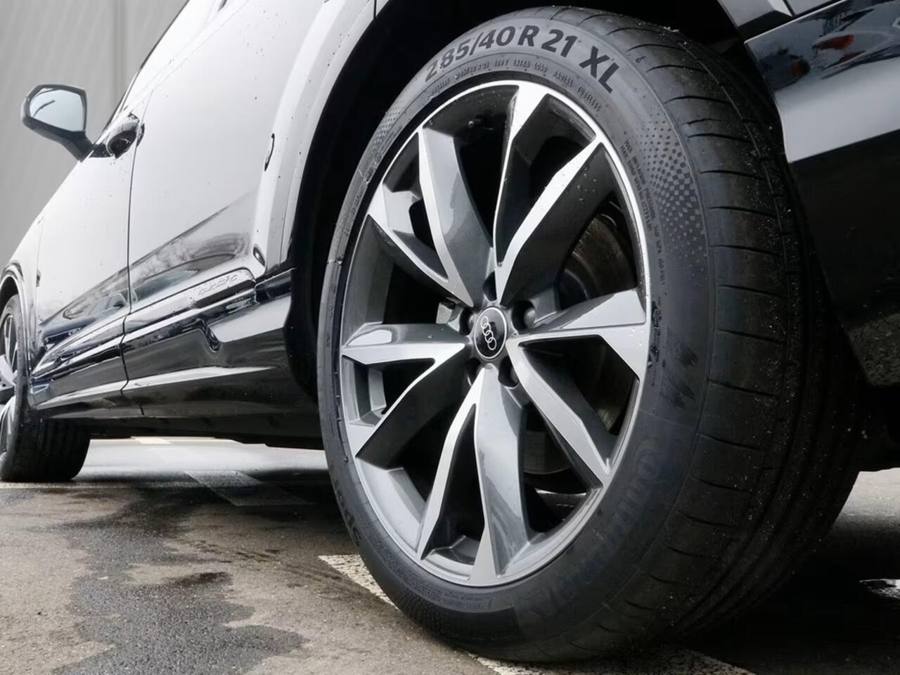 Audi Q7 50 TDI quattro S Line 286 PK Grijs Kenteken ACC Trekhaak Luchtvering 21 Inch Panoramadak Head-Up Memory LED Black Pack