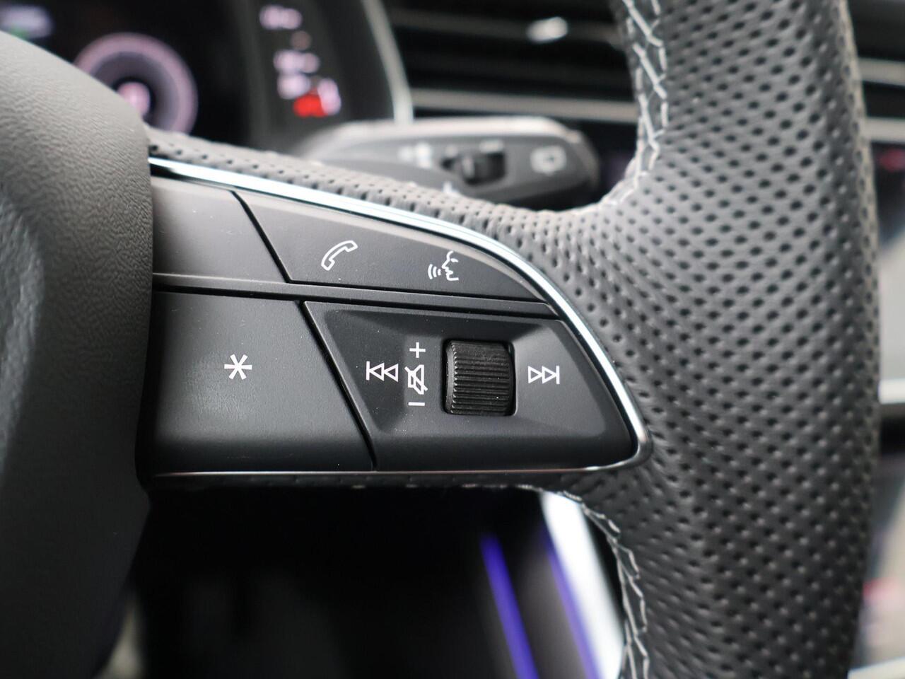 Audi Q7 Pro Line S 55 TFSI e quattro tiptronic | B&O | Trekhaak | Stuurwielverwarming | Stoelverwarming | Memory Seats | Carbon Inleg | Keyless Entry | Adaptieve Cruise Control |