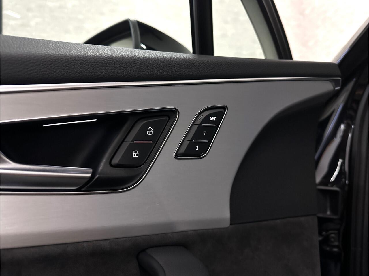 Audi Q7 55 TFSI e S-Line | Panorama | Leder | Luchtvering | LED-Matrix | Keyless-Go | Memory | Stoelverwarming V+A | Camera | Virtual-Cockpit | 3-Zone Clima | Draadloos Laden | Standkachel | Getint Glas |