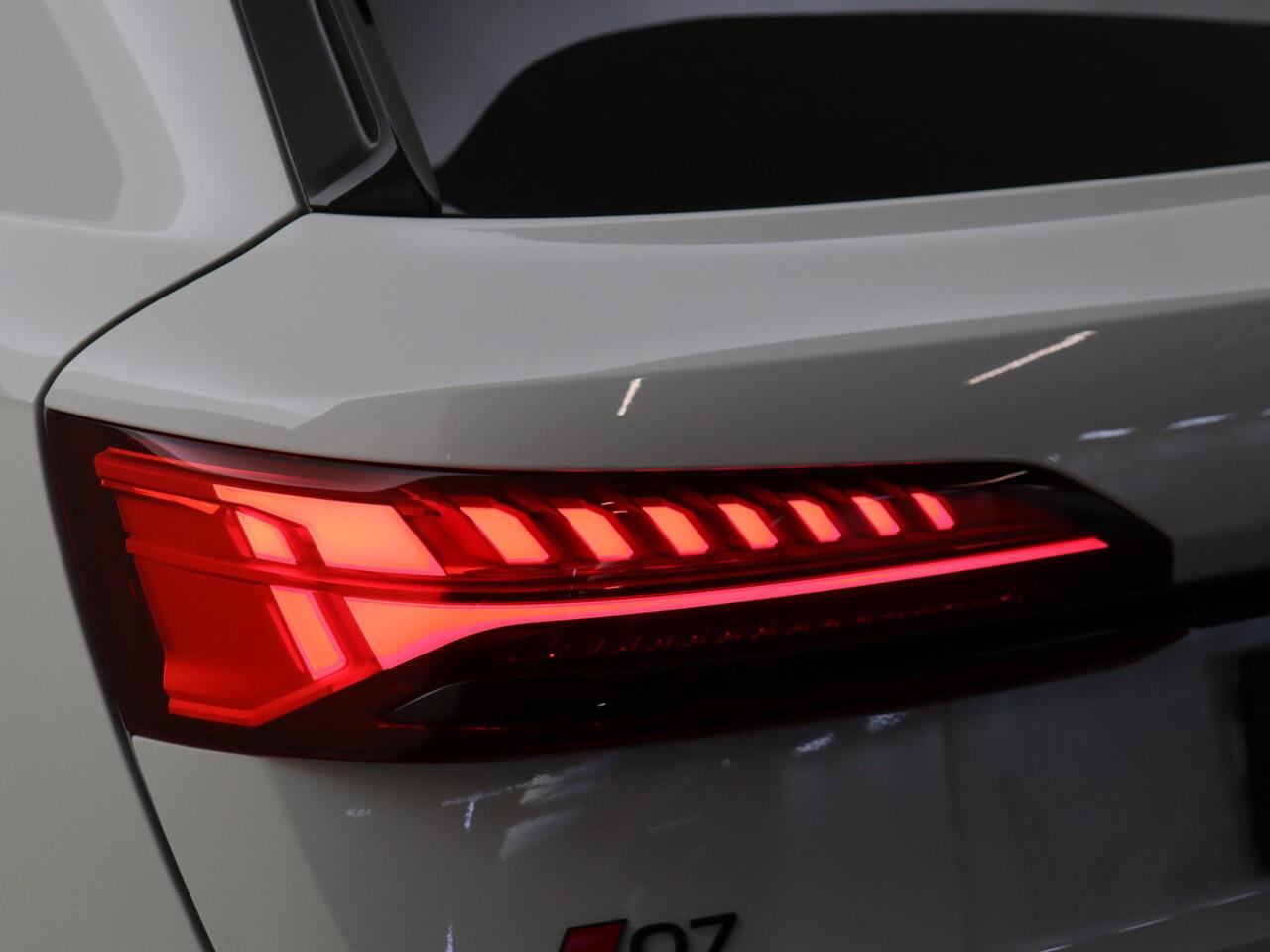 Audi Q7 55 TFSI e quattro Pro Line S | Panoramadak | Luchtvering | Bang & Olufsen | Trekhaak | 360 camera | Vierwielbesturing | Parkeerassistent | Head-up display | Dodehoek detectie |