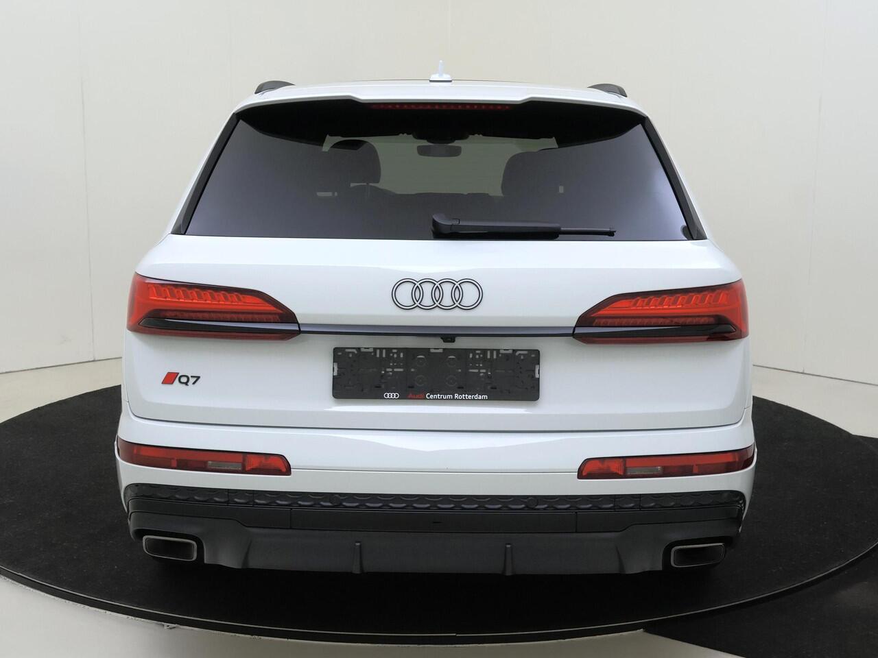 Audi Q7 55 TFSI e quattro Pro Line S | Panoramadak | Luchtvering | Bang & Olufsen | Trekhaak | 360 camera | Vierwielbesturing | Parkeerassistent | Head-up display | Dodehoek detectie |