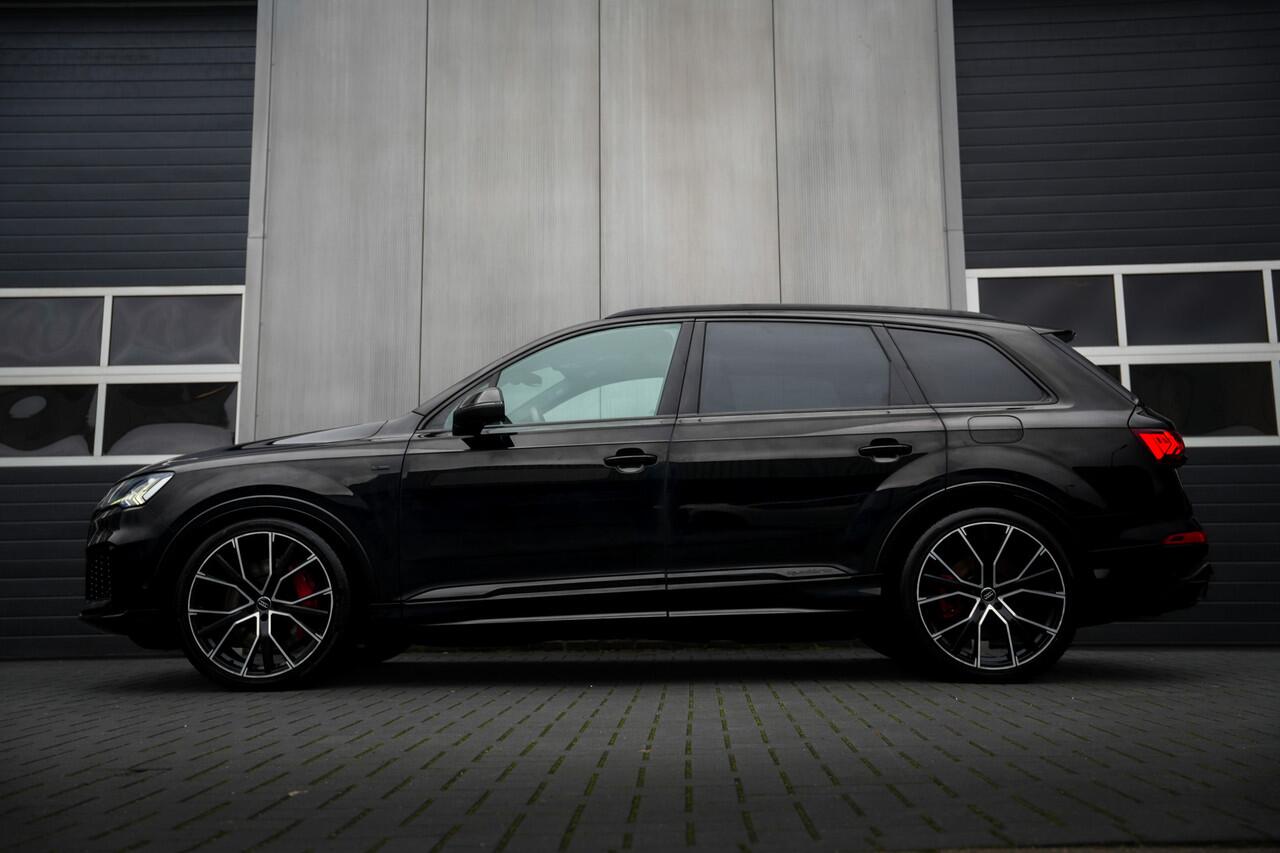 Audi Q7 60 TFSI e 463 pk V6 Quattro Competition S-Line Laser-Light/ RS-Stoelen/ Keyless/ Head-Up/ B&O/ Adap.Cruise/ Pano-Dak/ Lucht-Vering/ 360-Camera/ Carbon/ Trekhaak/ 22'' LMV