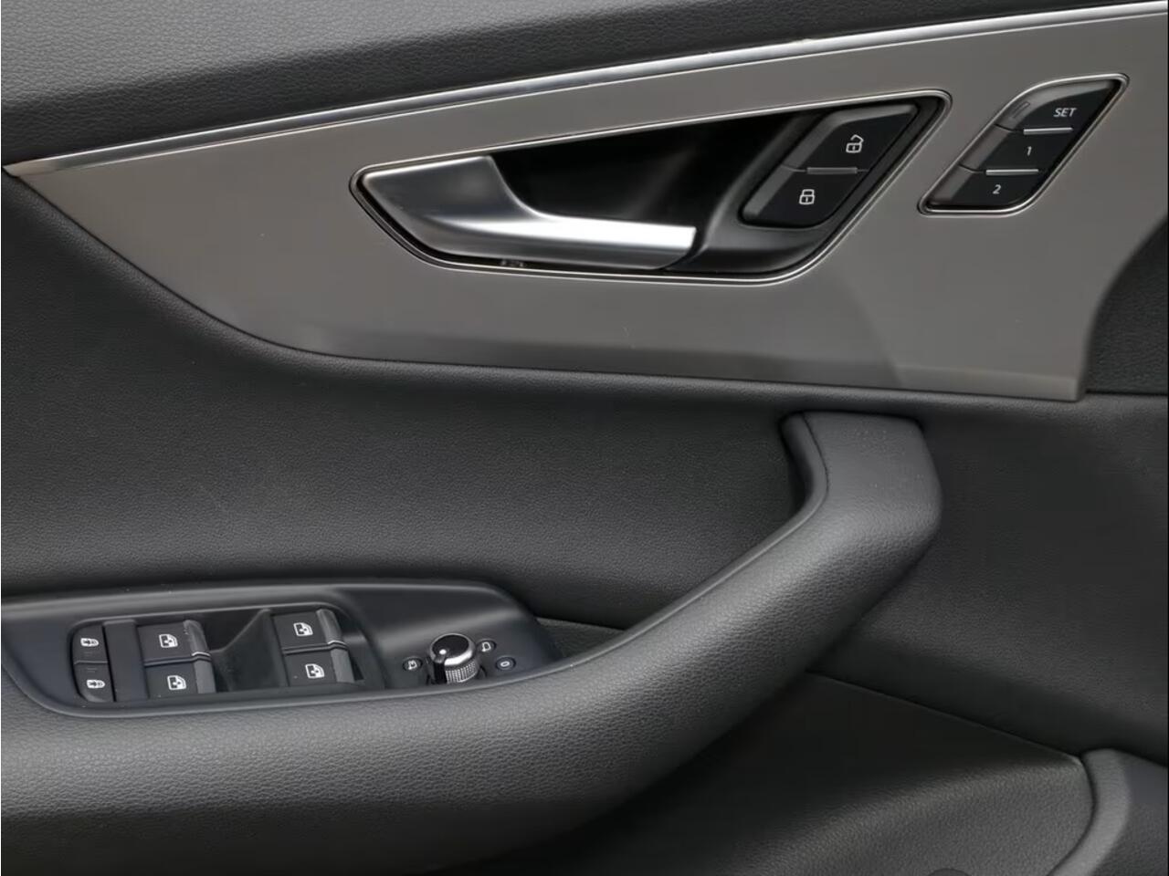 Audi Q7 50 TDI quattro S Line 286 PK Grijs Kenteken ACC Trekhaak Luchtvering 21 Inch Panoramadak Head-Up Memory LED Black Pack