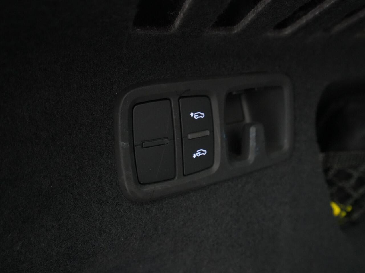 Audi Q8 55 TFSI e 381 pk quattro S-Line Panorama Matrix Led Camera Luchtvering Stoelverwarming Navigatie Carplay 16