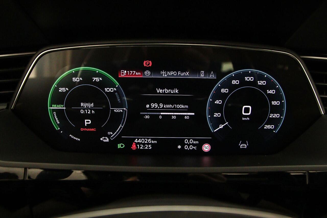 Audi Q8 e-tron 55 quattro S Edition 115 kWh | Trekhaak | Tour | Pano | Memory | Rolgordijnen | Ambient Lighting | Carplay | ACC |