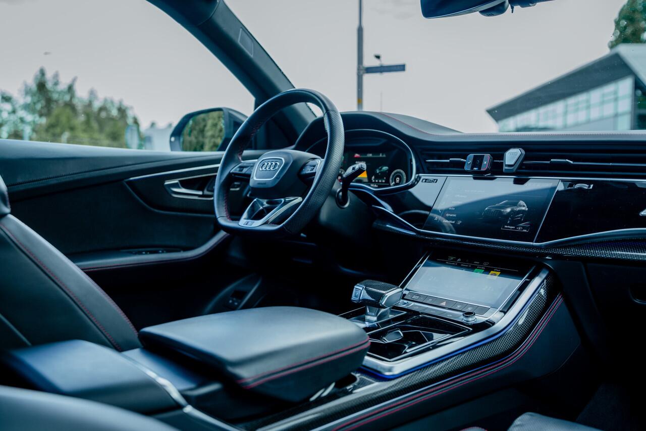Audi Q8 55 TFSIe 465 pk quattro ABT Aero Pro Line S | ABT Power S 465pk | Panoramadak | Carbon exterieur pakket | Uitgebreid leder pakket | Rode stiksels | B&O premium | panorama dak | Matrix LED | massage | S-Sportstoelen