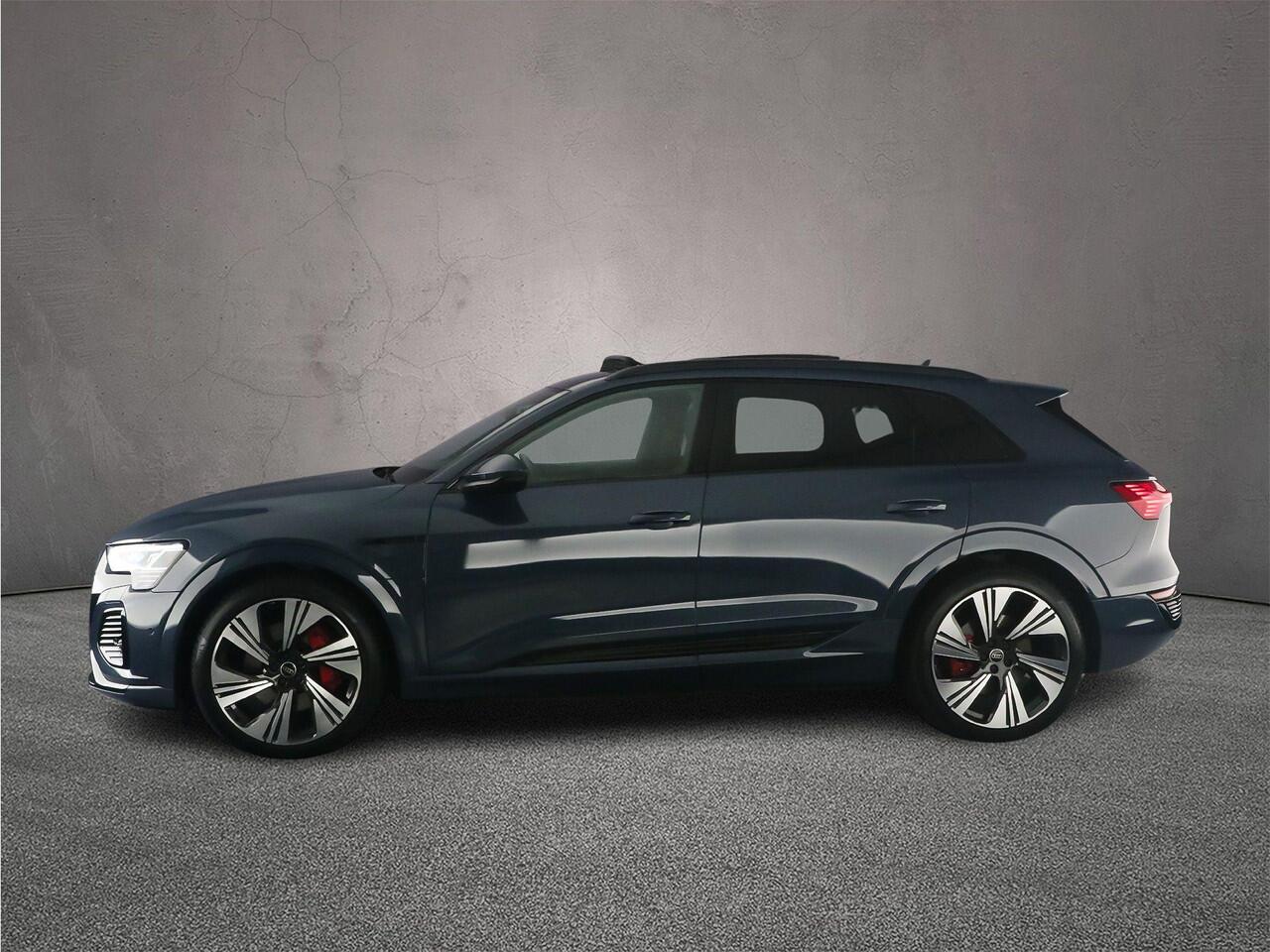 Audi Q8 e-tron 55 quattro S Edition 115 kWh | Trekhaak | Tour | Pano | Memory | Rolgordijnen | Ambient Lighting | Carplay | ACC |