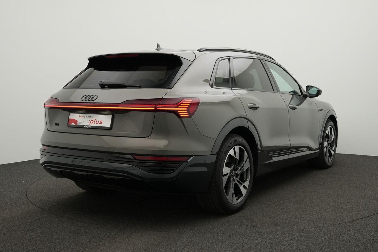 Audi Q8 e-tron 50 quattro Edition 95 kWh 340 pk | Luchtvering | Achteruitrijcamera | Navigatie | Stoelverwarming | Apple Carplay / Android Auto