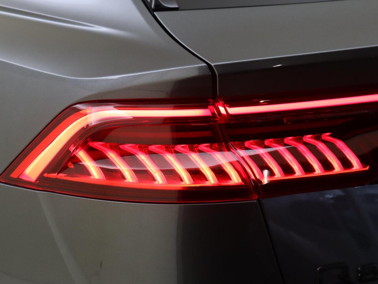 Audi Q8 55 TFSI e quattro Pro Line S | SOH 99%| Panoramadak | Trekhaak | Luchtvering | Lederen bekleding 'Valcona' | 360 camera | Bang & Olufsen | Parkeerassistent | Stoelventilatie voor |