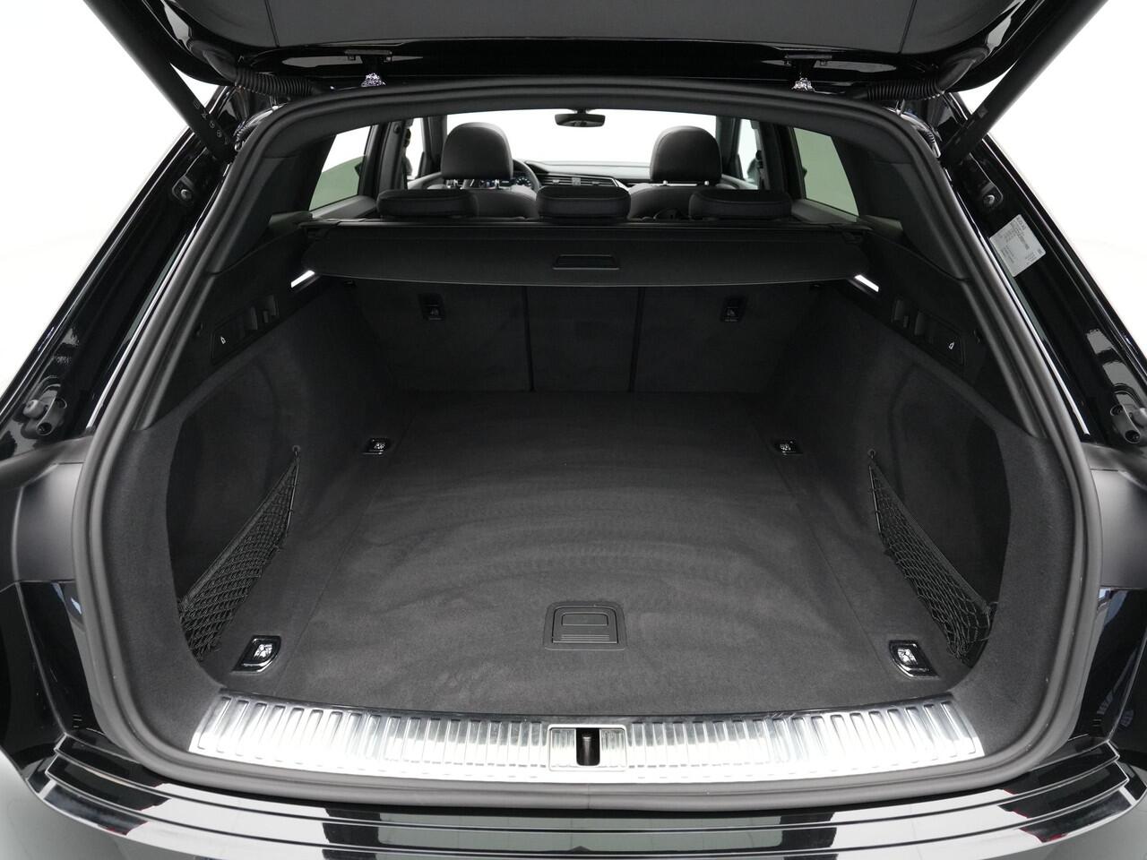 Audi Q8 e-tron 55 quattro S-Line Edition 115 kWh 408pk Panorama Navigatie Camera Matrix led 32