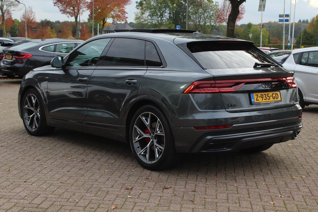 Audi Q8 55 TFSI quattro Pro Line S / Trekhaak / Panoramadak / Camera / Head-up / Luxe Leder / Carbon / 22'' / RS Seats / Keyless / Sfeerverlichting / Matrix LED / Stoelventilatie / Stuur+Stoelverwarming / DAB / ACC / Stoelm