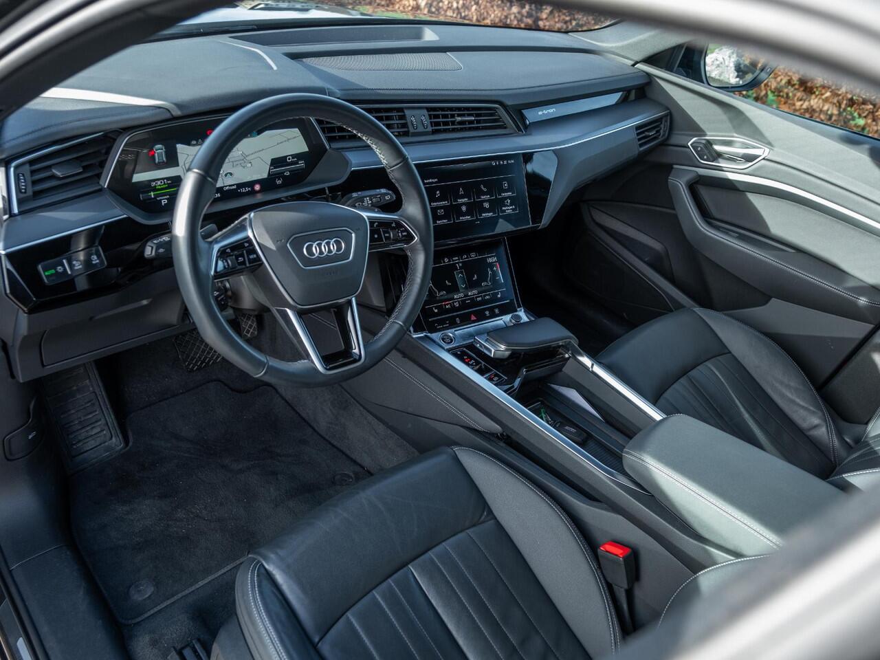 Audi Q8 e-tron 50 quattro Advanced Edition 95 kWh | Afn trekhaak | Virtual Cockpit+ | Luchtvering | CarPlay | Adap Cruise | S-line 22" LM | Elek stoelen | Zwart Optiek | Full led | Org NL
