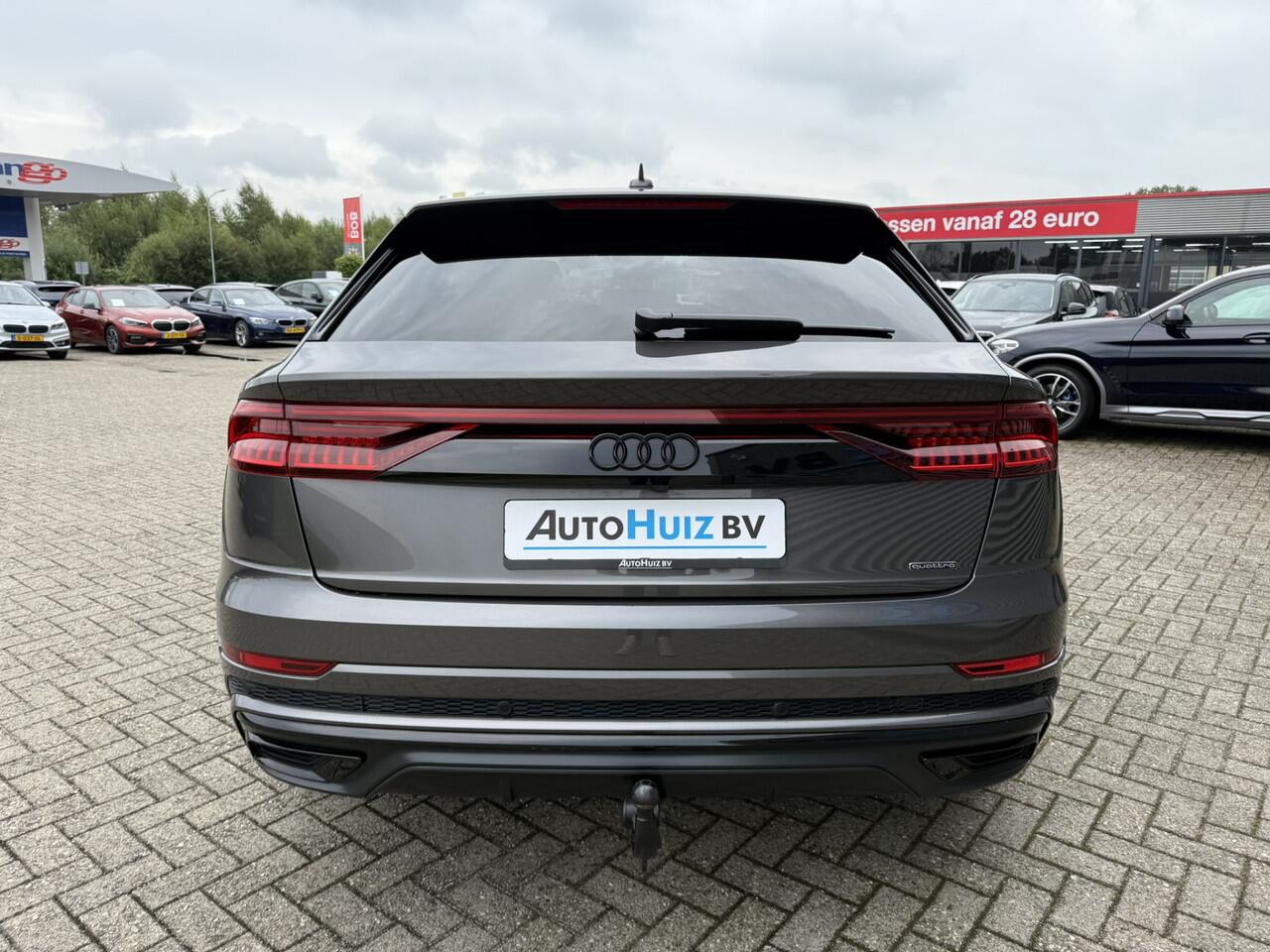 Audi Q8 60 TFSI e 467 PK Quattro Pro Line S-Line Competition Panoramadak S-Line Sportstoelen Plus Trekhaak Stuurverwarming Stoelverkoeling ACC Audi Exclusive Individueel-lak Rotor Grau!