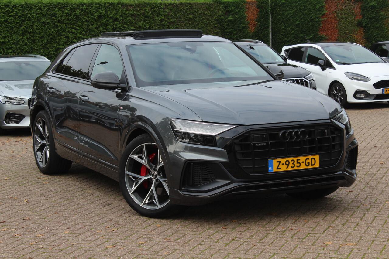 Audi Q8 55 TFSI quattro Pro Line S / Trekhaak / Panoramadak / Camera / Head-up / Luxe Leder / Carbon / 22'' / RS Seats / Keyless / Sfeerverlichting / Matrix LED / Stoelventilatie / Stuur+Stoelverwarming / DAB / ACC / Stoelm