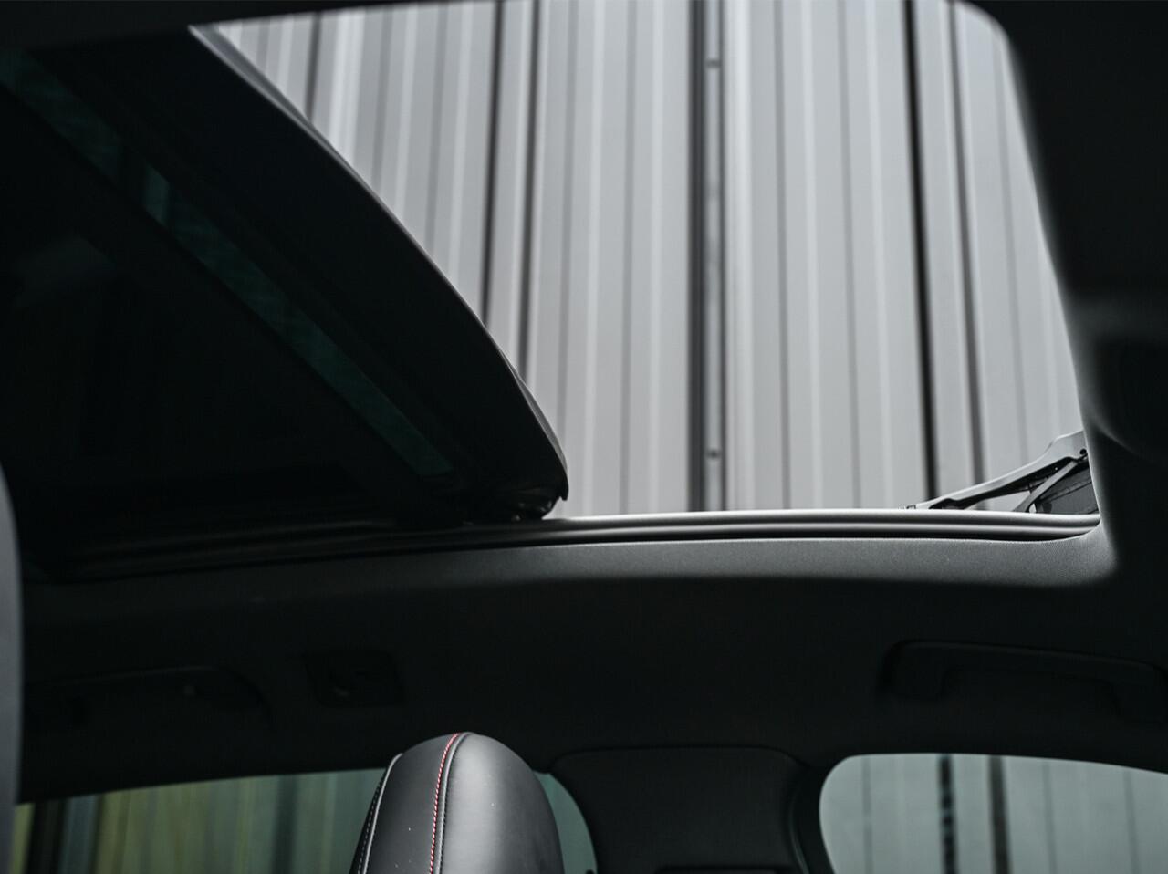 Audi Q8 e-tron 50 quattro S Edition 95 kWh · NL-auto · Panoramadak · RS-seats · Memory seats · Leder · Adaptive cruise · Keyless · Stuurverwarming