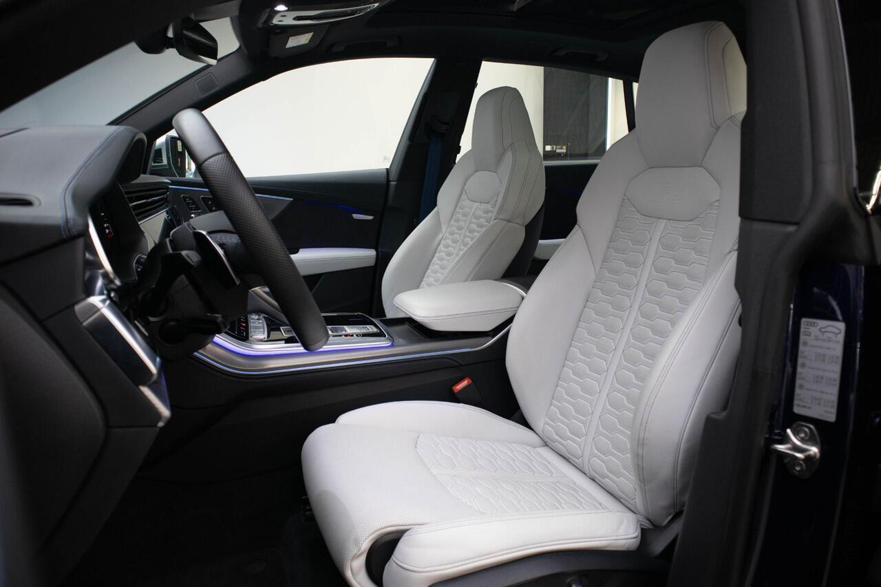 Audi Q8 4.0 TFSI RS Q8 quattro | B&O Advanced | Audi exclusive Leder | City | Tour | Parking | Panorama | Trekhaak | 23 Inch | Matrix |