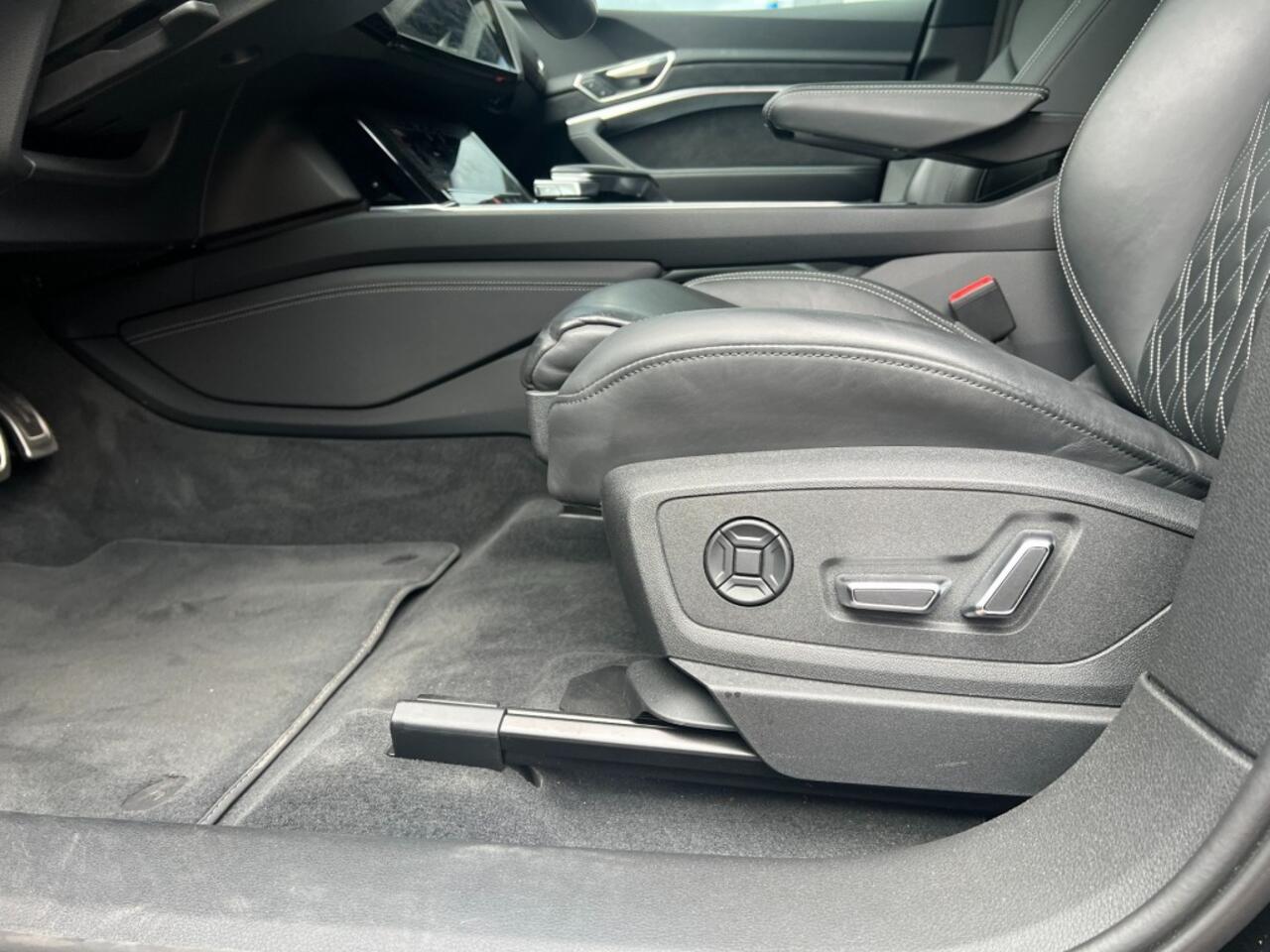 Audi Q8 55 QUATTRO S-Edition 115 kwh Panoramadak BenO Leder