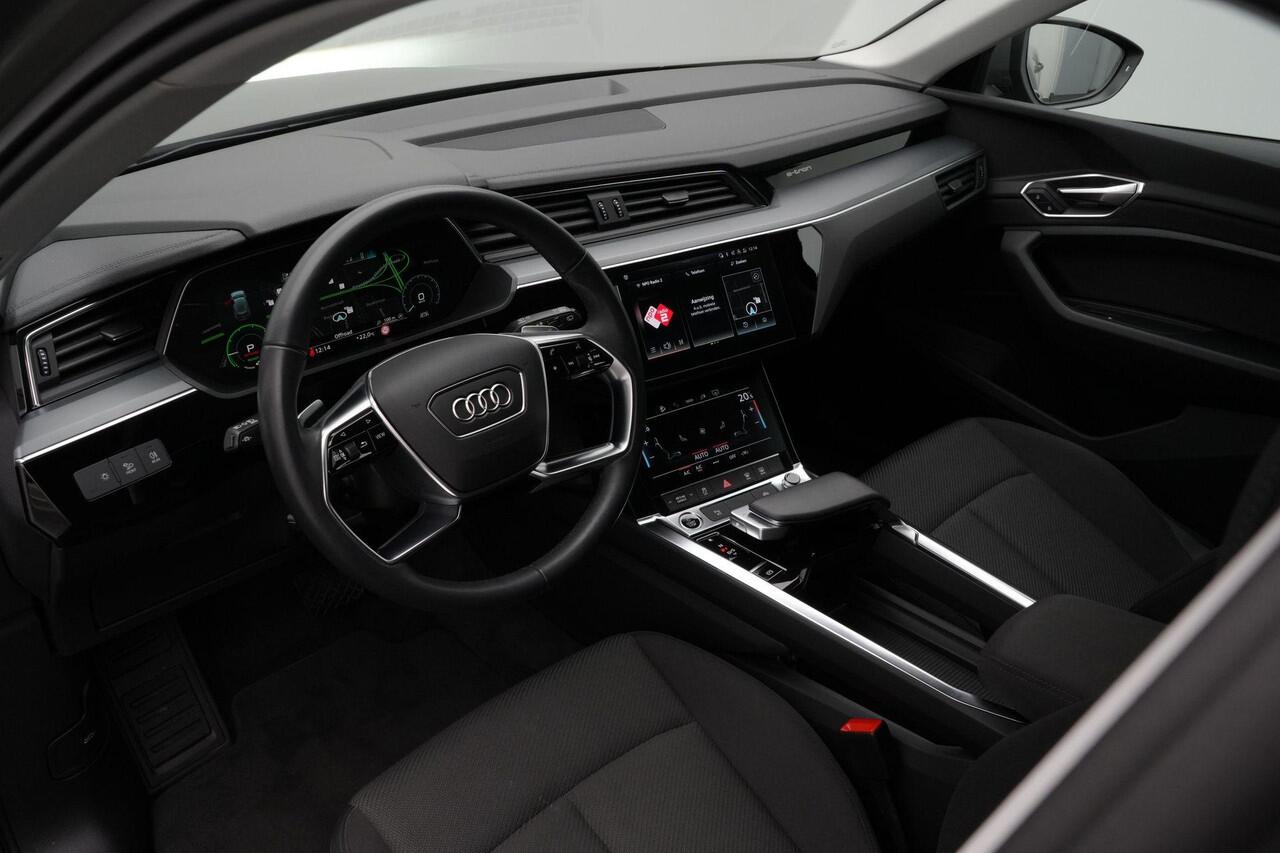 Audi Q8 e-tron 50 quattro Edition 95 kWh 340 pk | Luchtvering | Achteruitrijcamera | Navigatie | Stoelverwarming | Apple Carplay / Android Auto