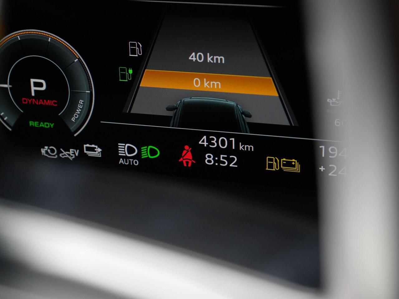 Audi Q8 60 TFSI e quattro 490 PK | Competition | Goodwood Green (Audi Exclusive) | Panoramadak | Trekhaak | Vierwielsturing | Sportstoelen plus | Laser LED | Bang & Olufsen | Rondomzicht camera