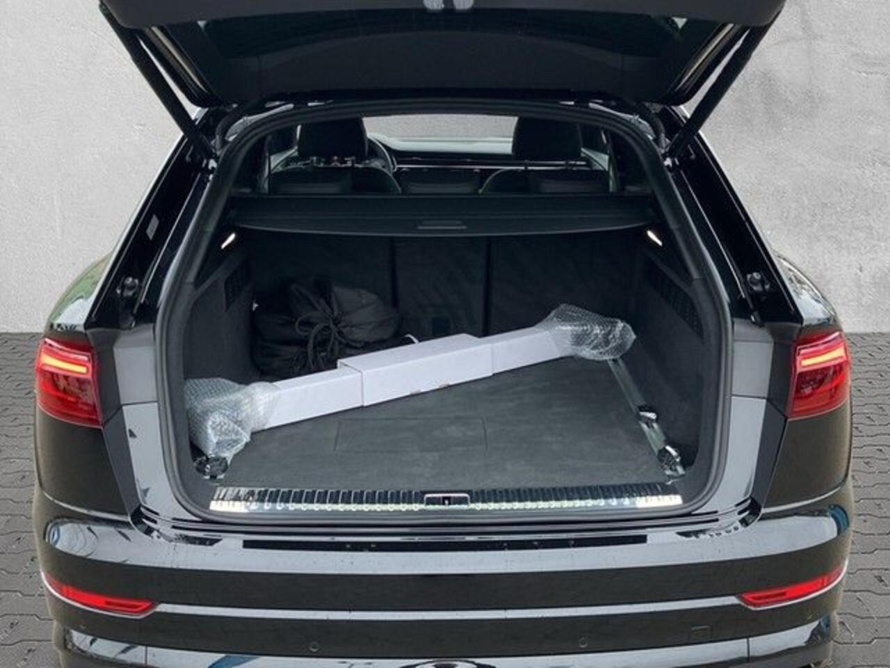 Audi Q8 55 TFSI e Quattro S Line 394 PK ACC Head-Up Luchtvering Bang und Olufsen Matrix 21 Inch