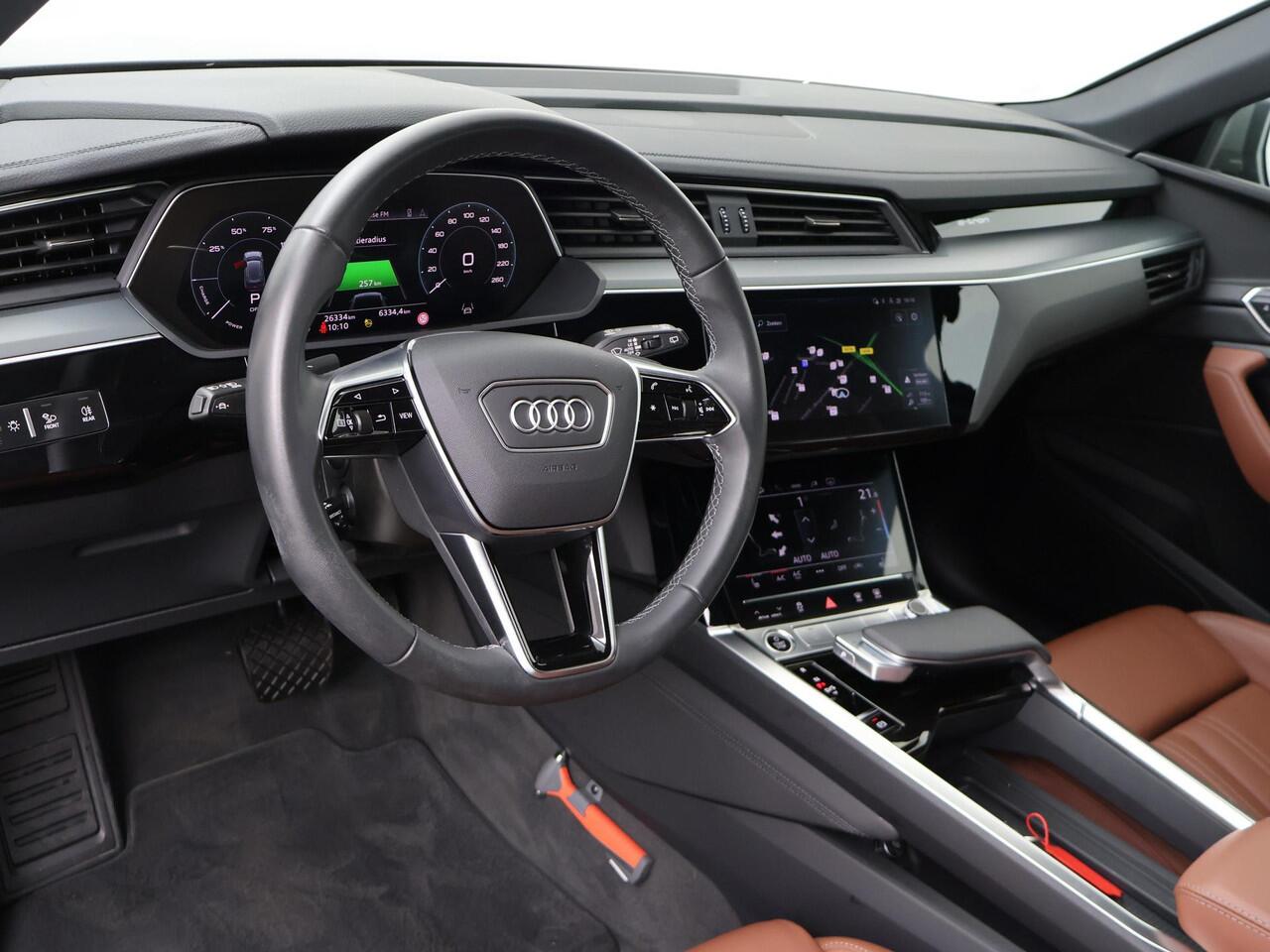 Audi Q8 e-tron 55 quattro Advanced Edition 115 kWh | 408 PK | Luchtvering | Leder | Achteruitrij camera | Trekhaak