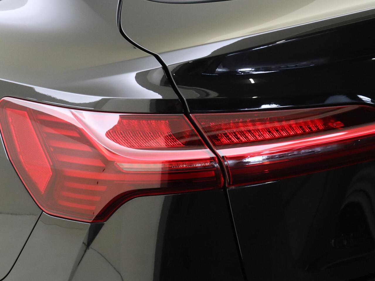 Audi Q8 Sportback e-tron 55 quattro Advanced Edition 115 kWh | 360 camera | Virtual mirrors | Keyless | 4-zone airco | Adaptieve cruise control | Parkeerasisstent | Sfeerverlichting | Lederen bekleding |