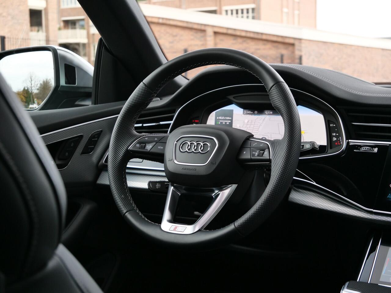 Audi Q8 4.0 TFSI SQ8 Quattro 507 Pk Trekhaak / Schuifdak / 4 wielsturing / Soft close / Bang & Olufsen