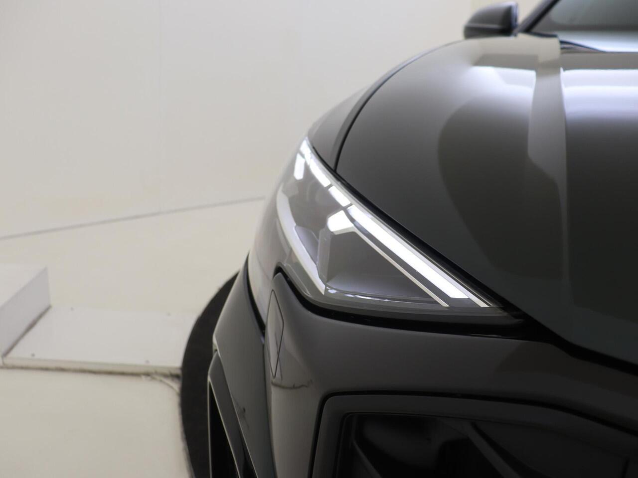 Audi Q8 55 TFSI e quattro Pro Line S Exclusive kleur Tiefgruen Pareleffect | Panoramadak | Supersportstoelen | Stoelventilatie | OLED achterlichten | Adaptive cruisecontrol