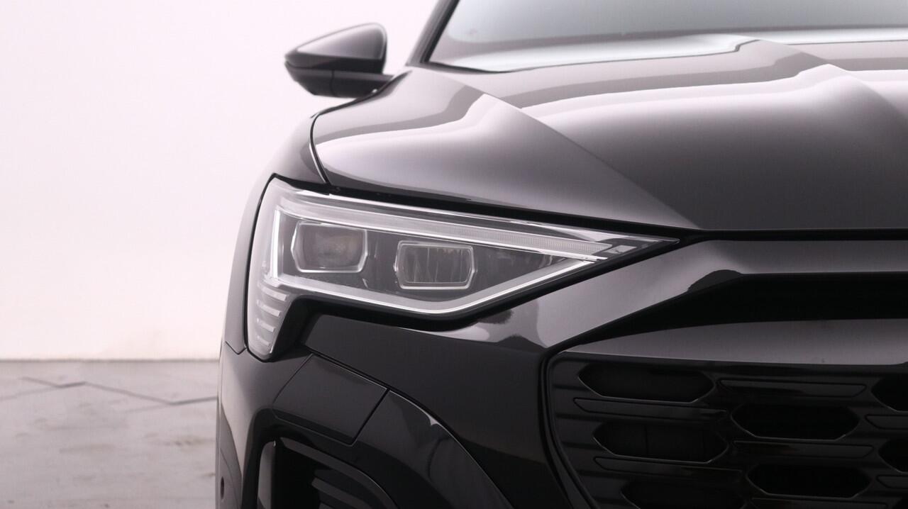 Audi Q8 e-tron 55 quattro S Edition 115 kWh | Panoramadak | 22" LMV | Sportstoelen Plus |