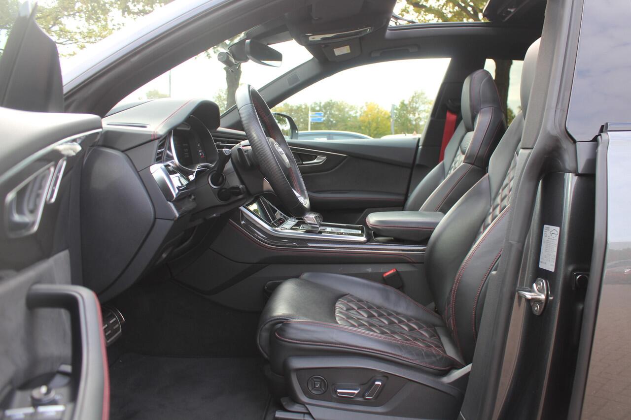 Audi Q8 55 TFSI quattro Pro Line S / Trekhaak / Panoramadak / Camera / Head-up / Luxe Leder / Carbon / 22'' / RS Seats / Keyless / Sfeerverlichting / Matrix LED / Stoelventilatie / Stuur+Stoelverwarming / DAB / ACC / Stoelm