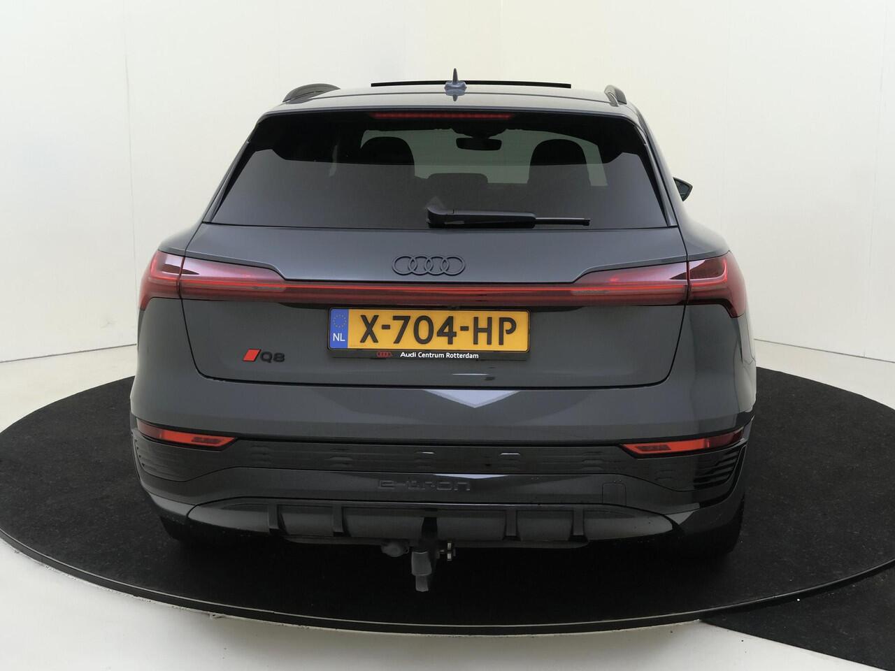 Audi Q8 e-tron 55 quattro S Edition Competition 115 kWh | Panoramadak | Trekhaak | Luchtvering | Adaptieve cruise control | LED koplampen | Achteruitrijcamera | Grootlichtassistent | Stoelverwarming |