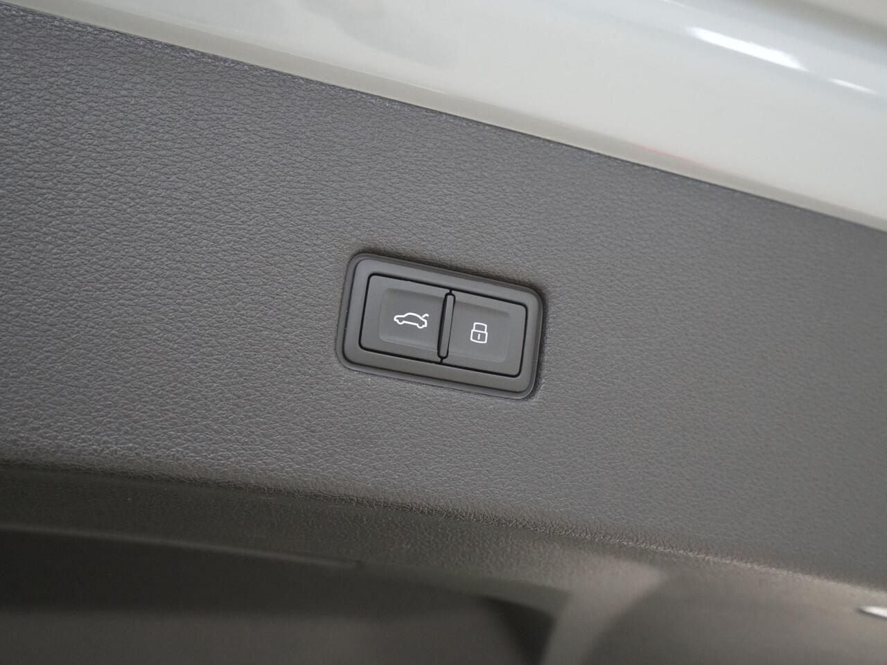 Audi Q8 55 TFSI e 380pk quattro Pro Line S-Line Navigatie Luchtvering Stoelmemory Bang & Olufsen 83