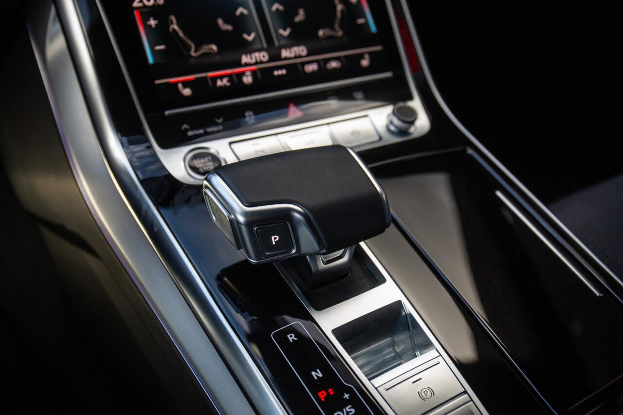 Audi Q8 60 TFSI e quattro Pro Line S Competition , Daytona Grijs, Panoramadak, Adaptive cruise, Head-up display, Memory seats,