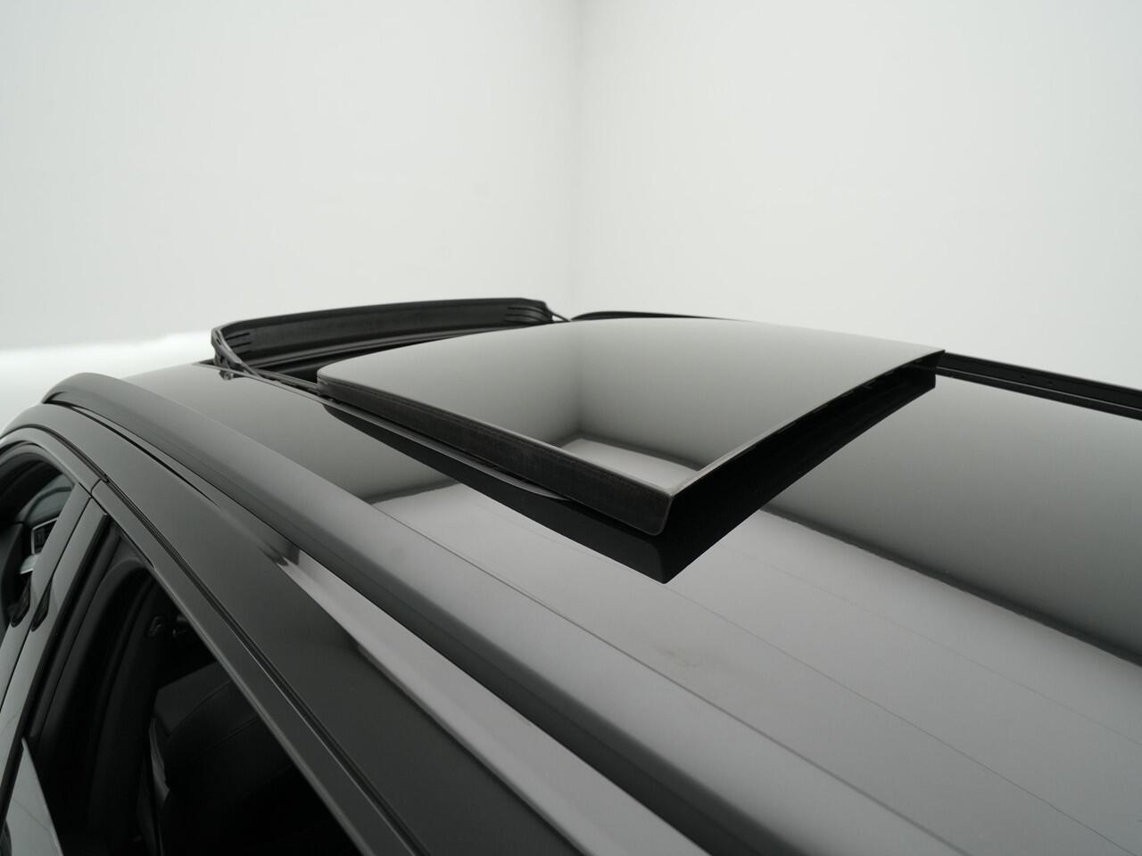 Audi Q8 e-tron 55 quattro S-Line Edition 115 kWh 408pk Panorama Navigatie Camera Matrix led 32