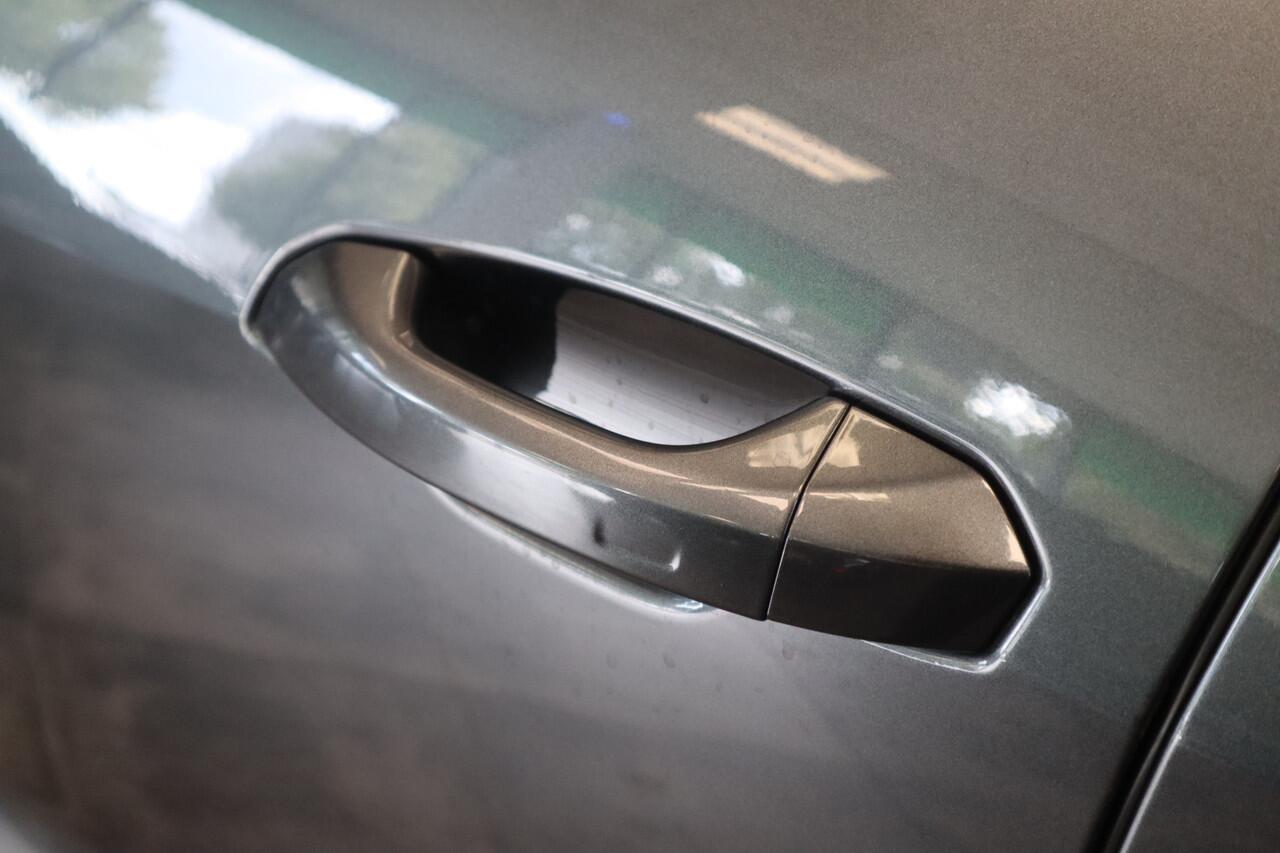 Audi Q8 4.0 TFSI RS Q8 quattro Panoramadak 23''Velgen Head-Up B&O Audio