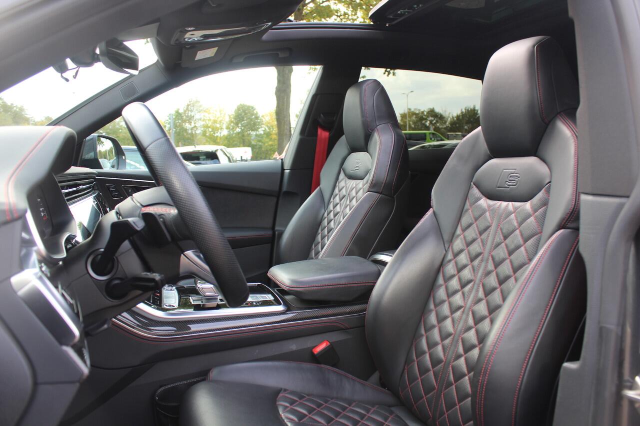 Audi Q8 55 TFSI quattro Pro Line S / Trekhaak / Panoramadak / Camera / Head-up / Luxe Leder / Carbon / 22'' / RS Seats / Keyless / Sfeerverlichting / Matrix LED / Stoelventilatie / Stuur+Stoelverwarming / DAB / ACC / Stoelm
