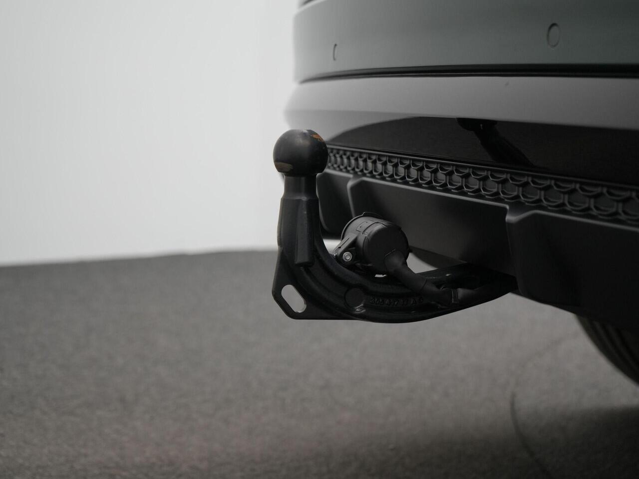 Audi Q8 60 TFSI e quattro 490 PK | Competition | Goodwood Green (Audi Exclusive) | Panoramadak | Trekhaak | Vierwielsturing | Sportstoelen plus | Laser LED | Bang & Olufsen | Rondomzicht camera