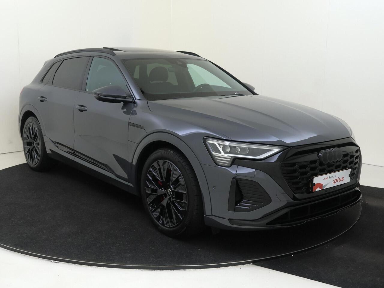 Audi Q8 e-tron 55 quattro S Edition Competition 115 kWh | Panoramadak | Trekhaak | Luchtvering | Adaptieve cruise control | LED koplampen | Achteruitrijcamera | Grootlichtassistent | Stoelverwarming |
