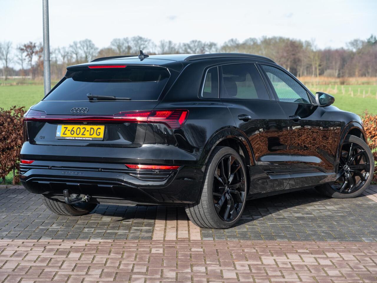 Audi Q8 e-tron 50 quattro Advanced Edition 95 kWh | Afn trekhaak | Virtual Cockpit+ | Luchtvering | CarPlay | Adap Cruise | S-line 22" LM | Elek stoelen | Zwart Optiek | Full led | Org NL