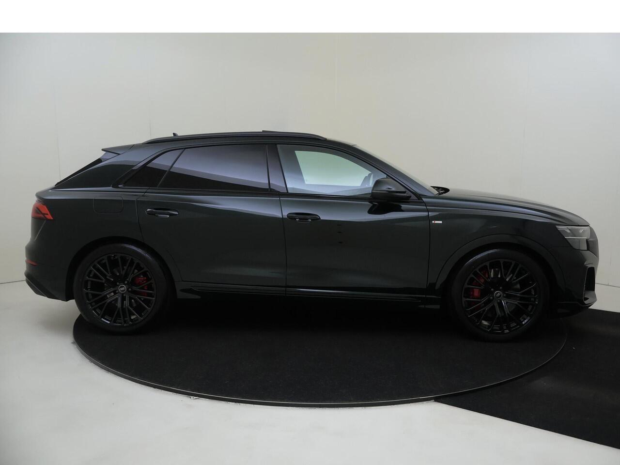 Audi Q8 55 TFSI e quattro Pro Line S Exclusive kleur Tiefgruen Pareleffect | Panoramadak | Supersportstoelen | Stoelventilatie | OLED achterlichten | Adaptive cruisecontrol