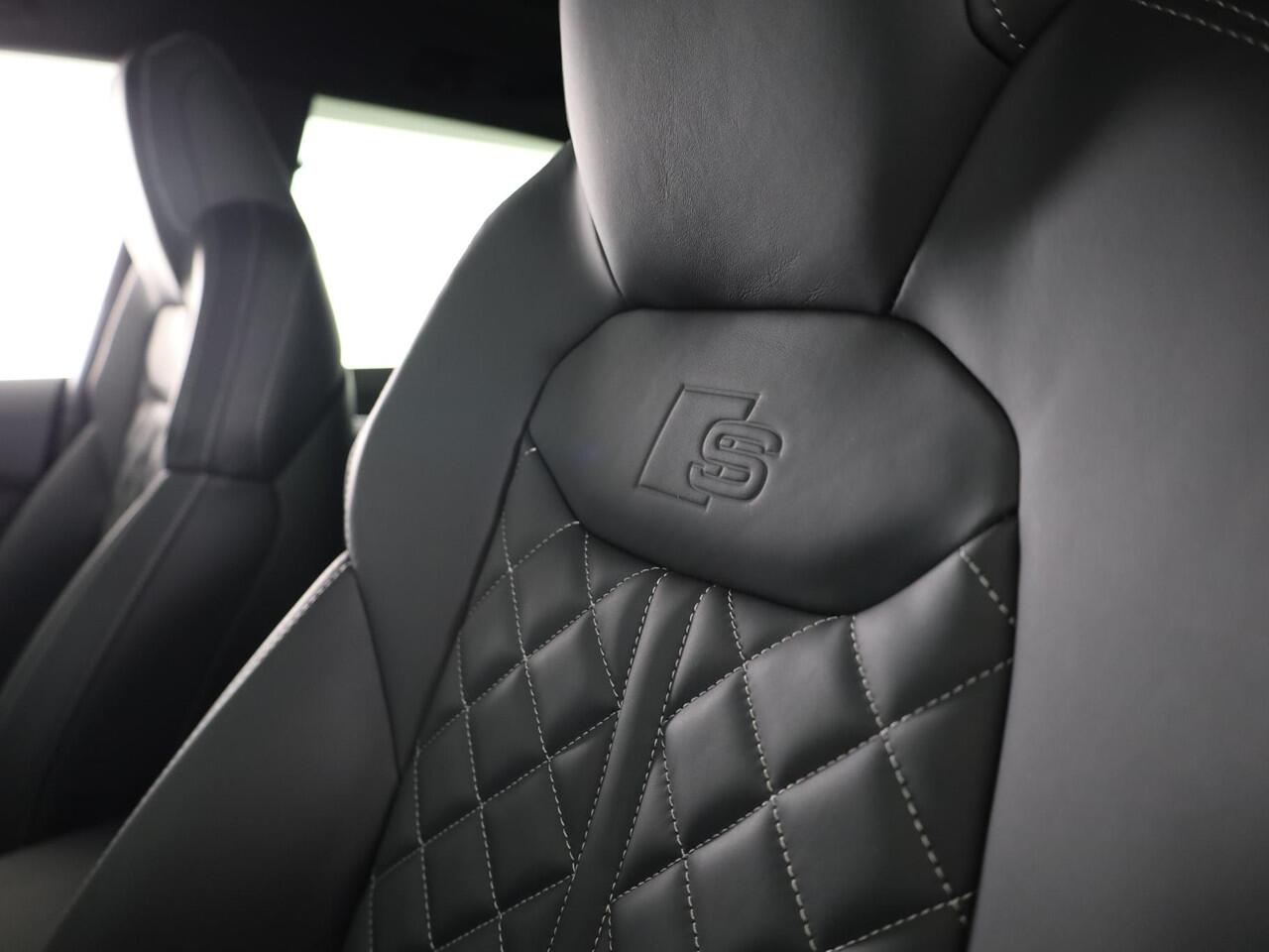 Audi Q8 55 TFSI e quattro Pro Line S 394pk | Servosluiting | Panoramadak | B&O | Ass.Plus.Remote | Sportstoel Plus | 23'' inch zilver | Trekhaak |