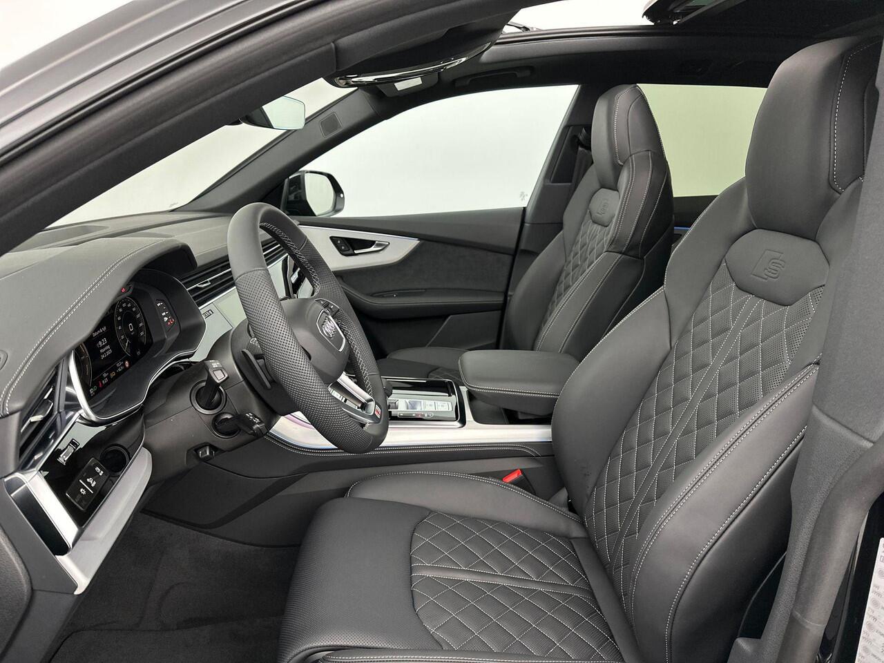 Audi Q8 Pro Line S 55 TFSI e 290 kW / 394 PK SUV 8 versn.