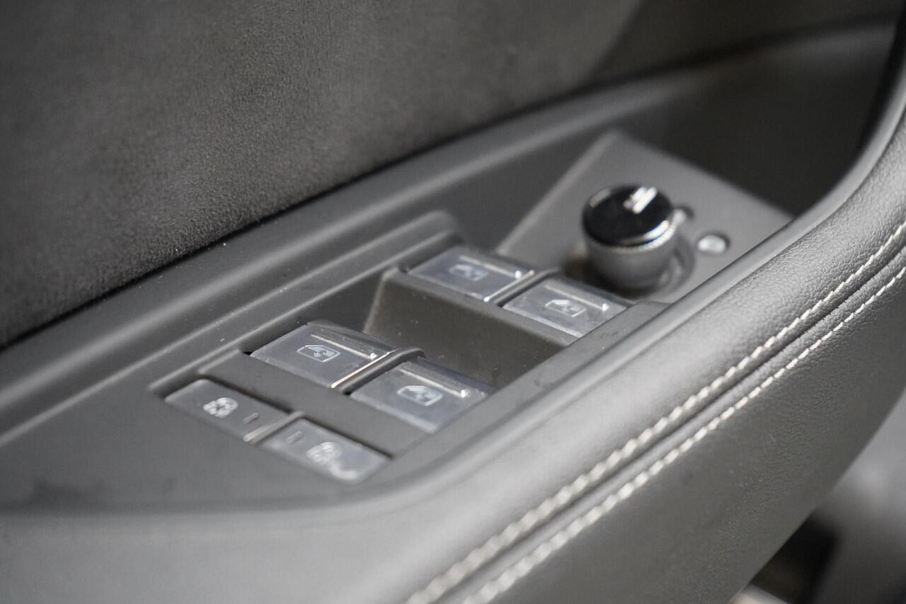 Audi Q8 e-tron 55 quattro 408pk S Edition 115 kWh | Head-Up | BTW | Panoramadak | Leder | Keyless | Trekhaak afn. | B&O