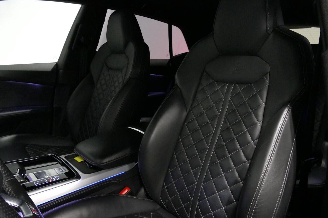 Audi Q8 60 TFSI e quattro Competition / S-Line / HD Matrix LED / Servosluiting / RS-Sportstoelen / Elektr. verstelbare voorstoelen / Head-Up Display / Stuur- & stoelverwarming / 360 graden camera / Bang & Olufsen Sound / Achterbank verwarming / 22'' LMV / Trekhaa