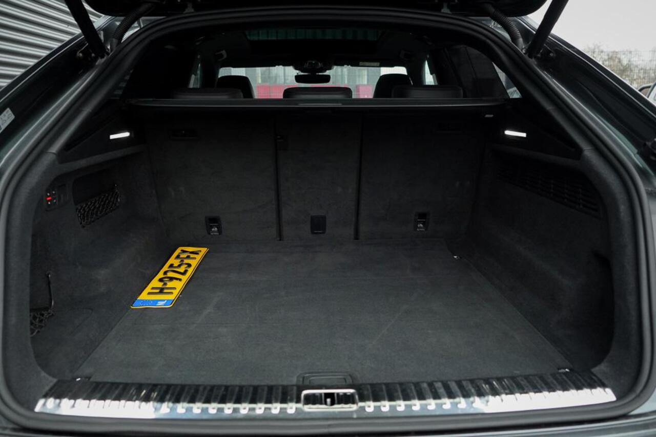 Audi Q8 4.0 TFSI RS Q8 quattro / NL Auto / Pano / Keramisch / Performance / Stoelklima