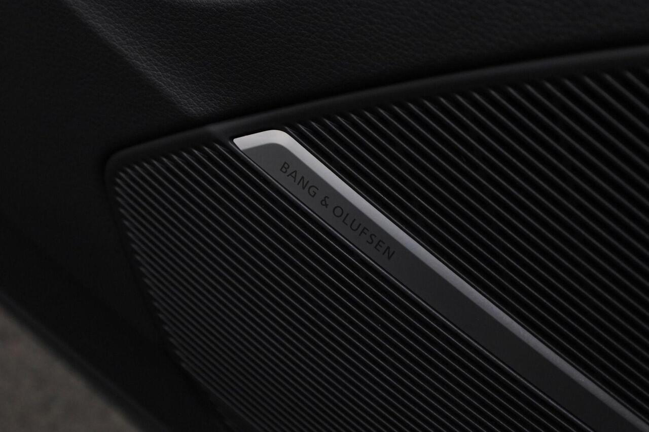 Audi Q8 60 TFSI e 462 pk tiptronic quattro Pro Line S Competition | Panoramadak | Valcona leder | Sportstoelen Plus | Bang & Olufsen | Rondomzicht camera